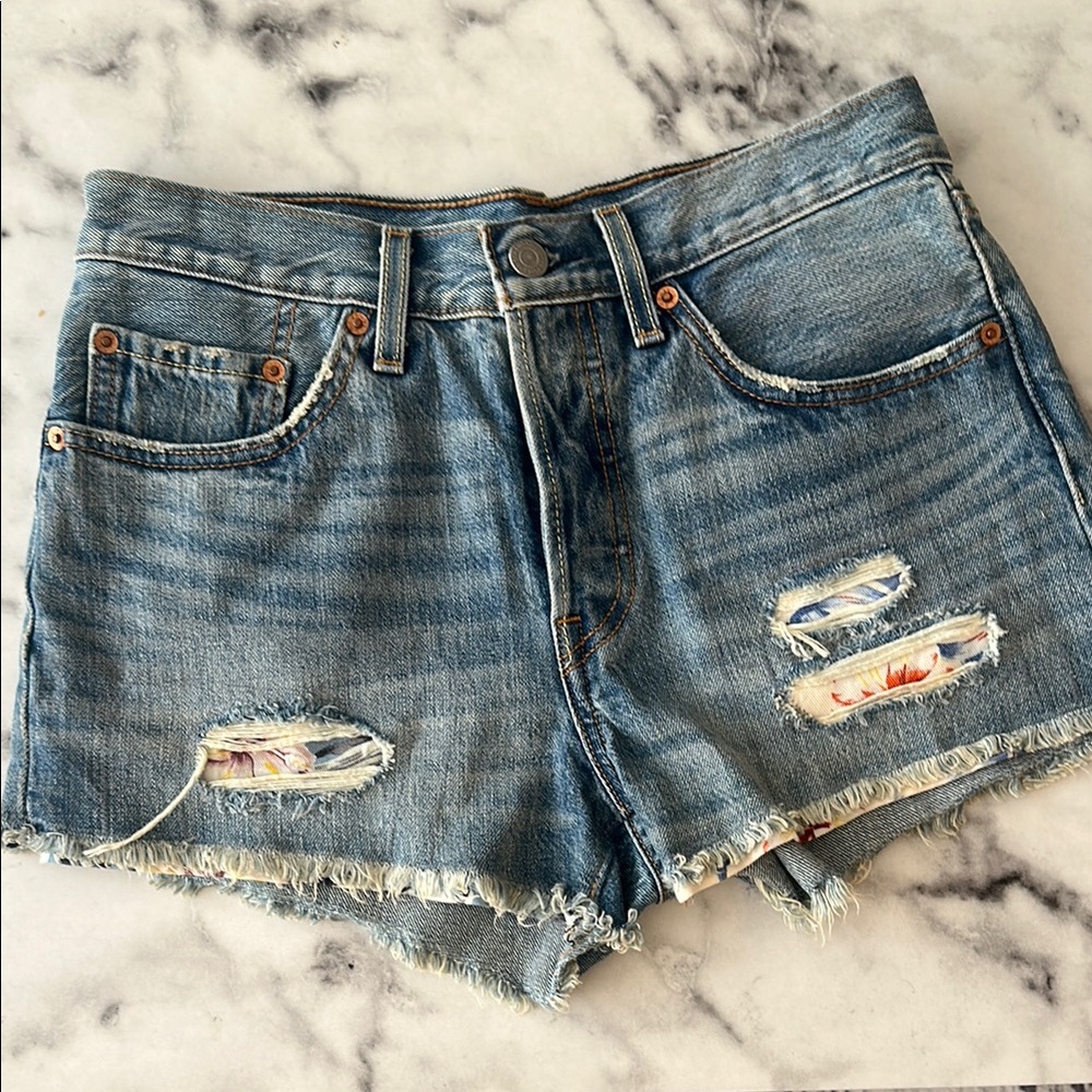 Levi's Blue Jean Shorts Distressed Cut-Off size 26